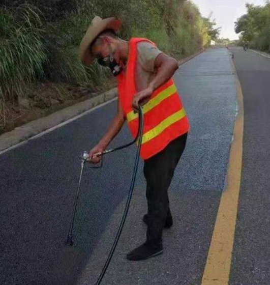 伊春路面喷涂翻新彩色步道施工方案